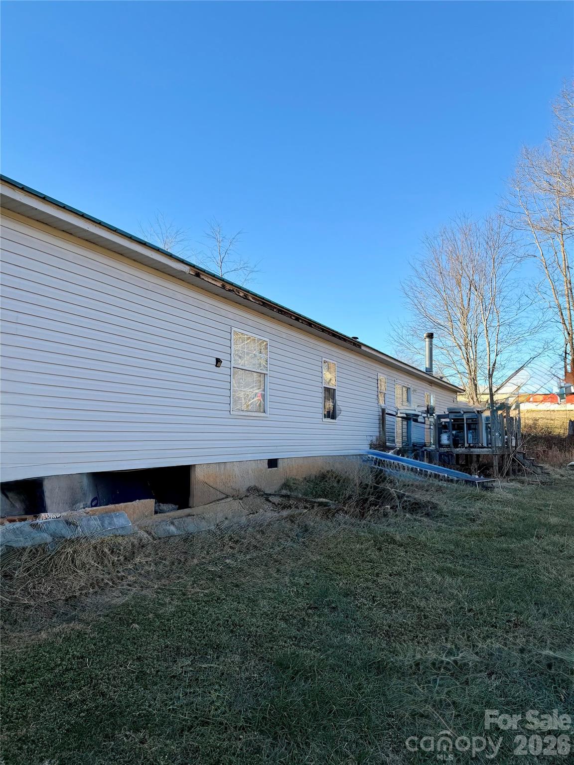 600 Scottdale Road Canton, NC 28716 - Photo 5 of 20 a backyard of a house with wooden fence and large trees