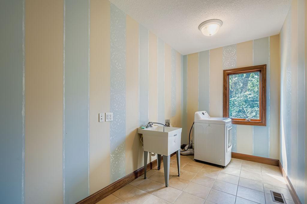 15506 Loop Road South Burnsville, MN 55306 - Photo 27 of 38 Gallery Image 27