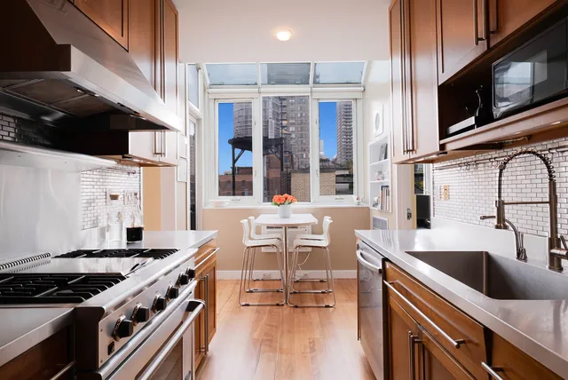 $3,350,000 | 225 East 79th Street, Unit PHA | Upper East Side