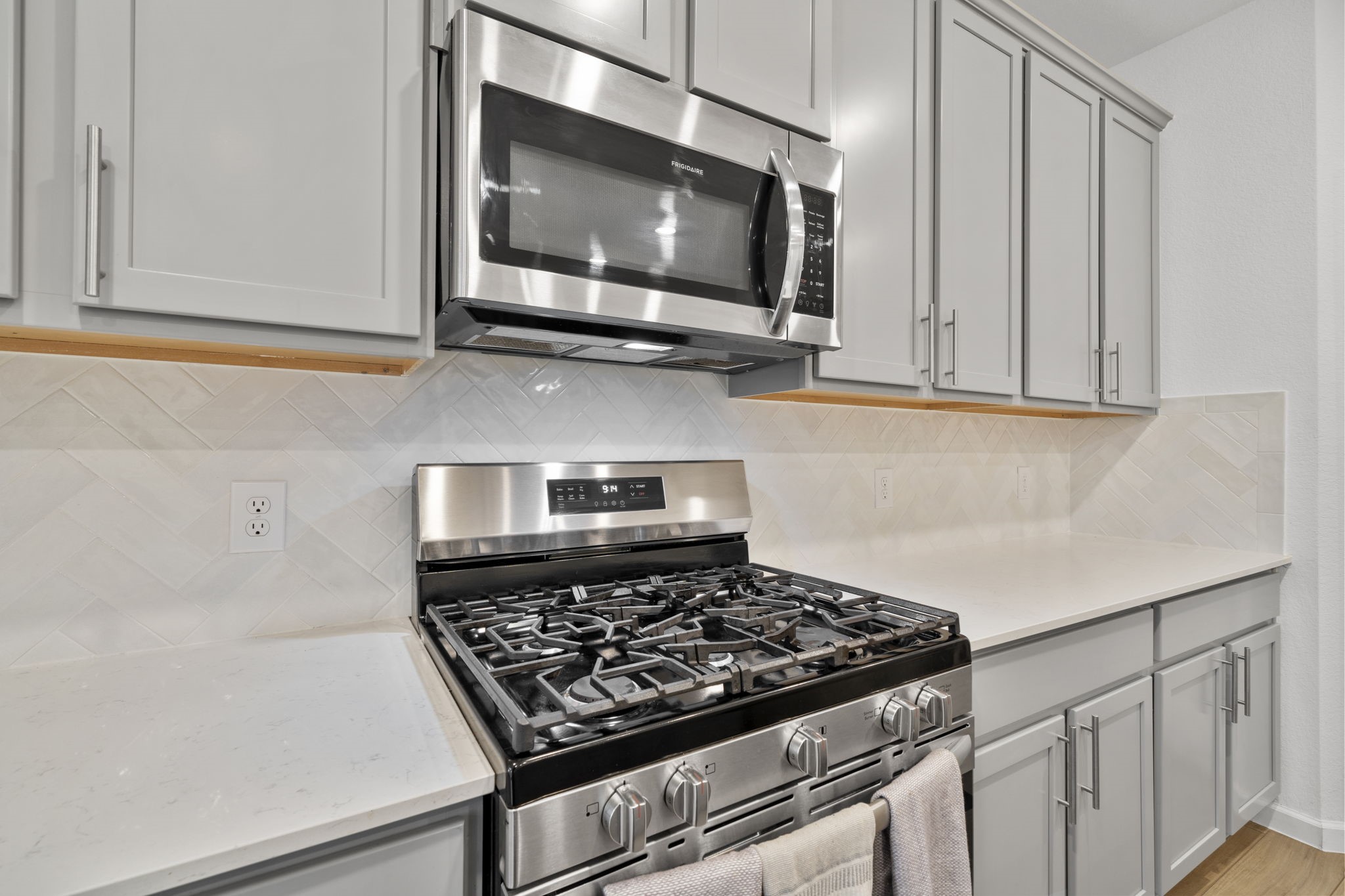 3704 Field Coast Lane Rosenberg, TX 77469 - Photo 10 of 49 Stainless steel appliances and modern cabinetry