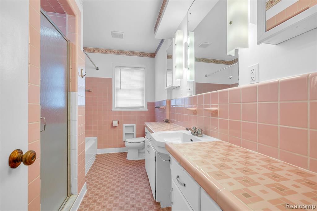 857 Harcourt Road Grosse Pointe, MI 48230 - Photo 17 of 33