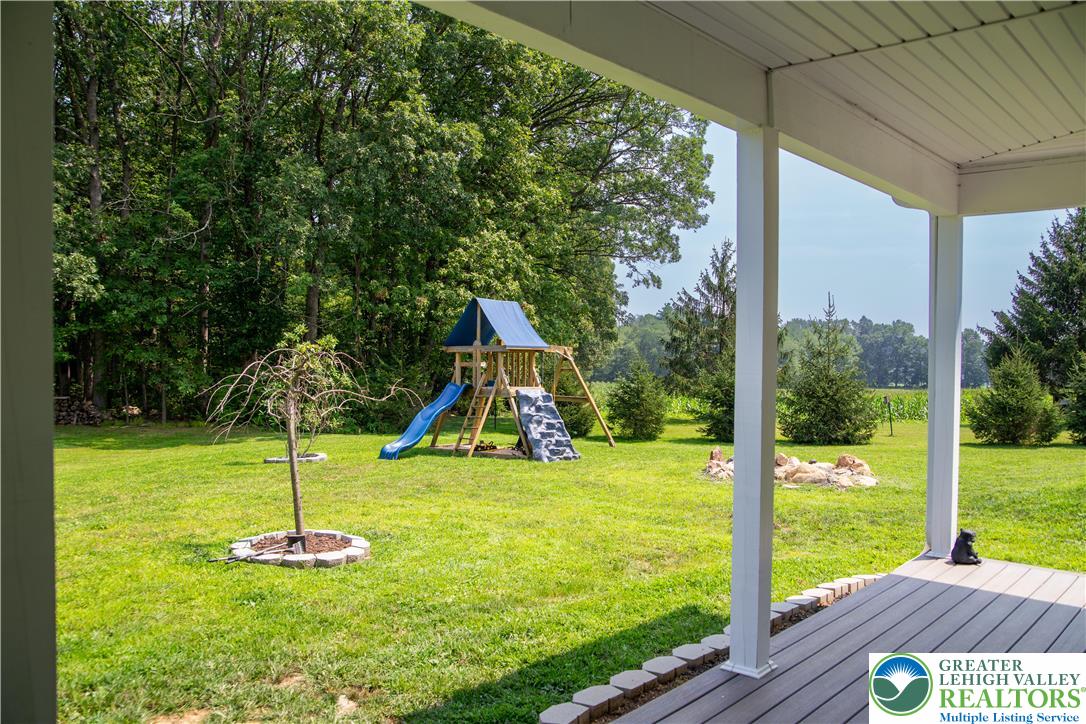 4308 Mountain Road Slatington, PA 18080 - Photo 4 of 46 Gallery Image 4