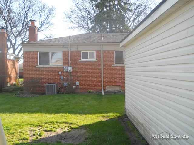 32709 Ridgefield Avenue Warren, MI 48088 - Photo 19 of 22 31147503-18.JPG