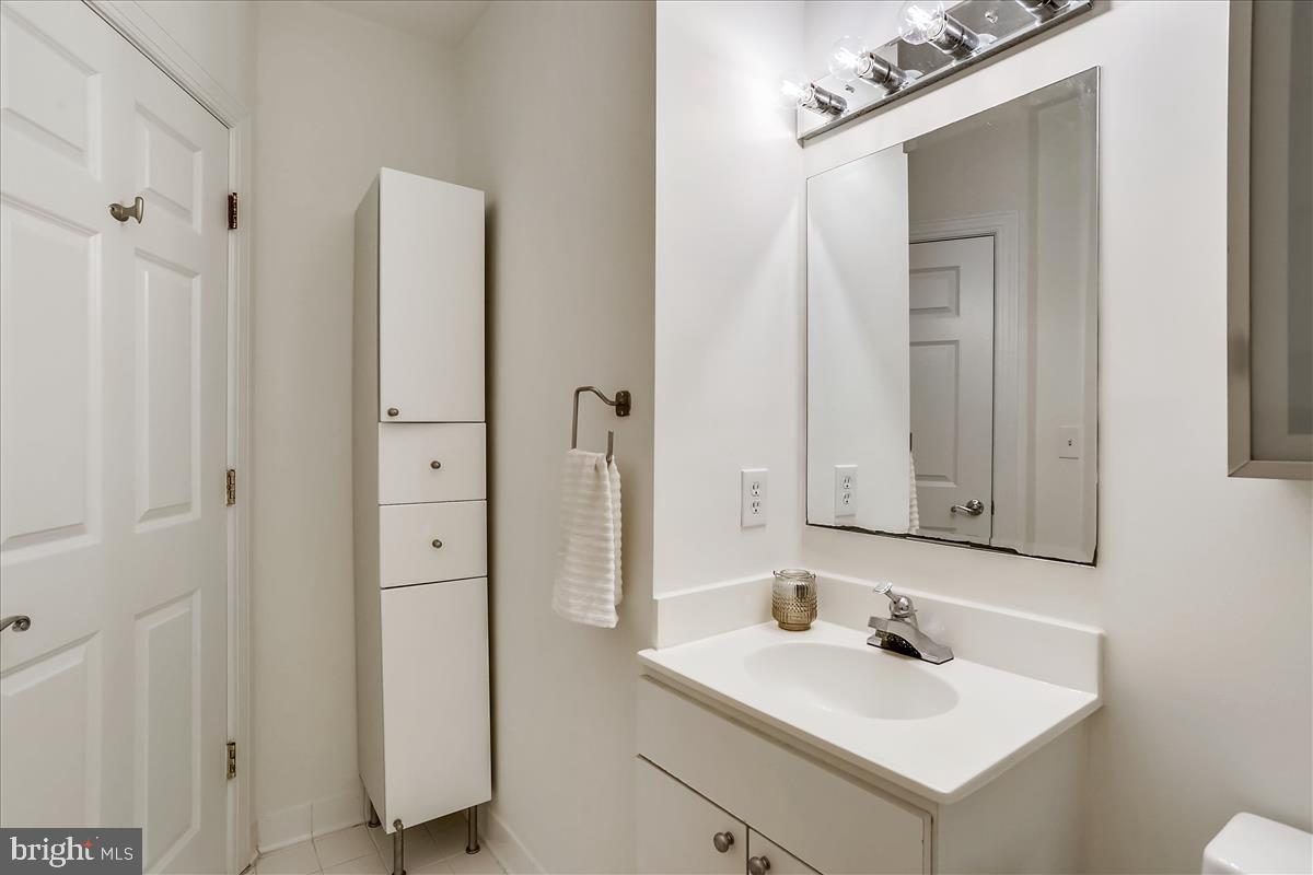 1229 12th Street Northwest, Unit B1 Washington, DC 20005 - Photo 27 of 43 Bathroom 2 Large