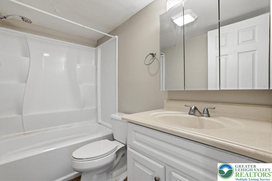 612 Mountain View Way Bushkill, PA 18324 - Photo 20 of 31 a bathroom with a sink a toilet and a bathtub