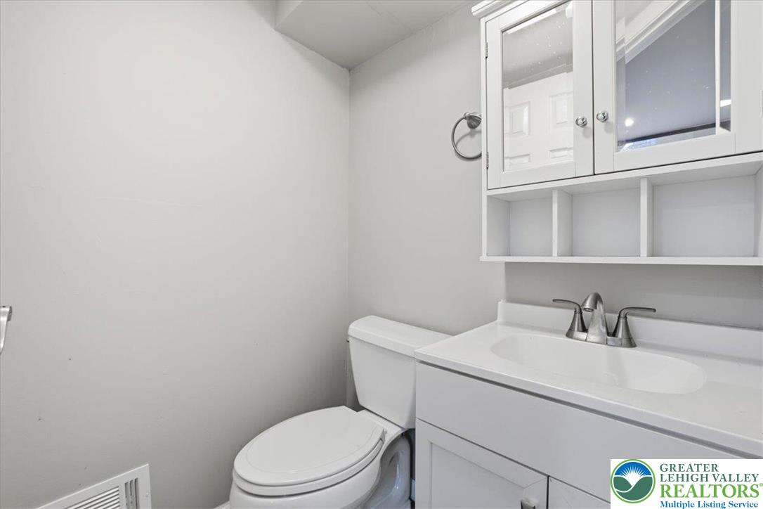 612 Mountain View Way Bushkill, PA 18324 - Photo 10 of 31 a bathroom with a toilet a sink and mirror