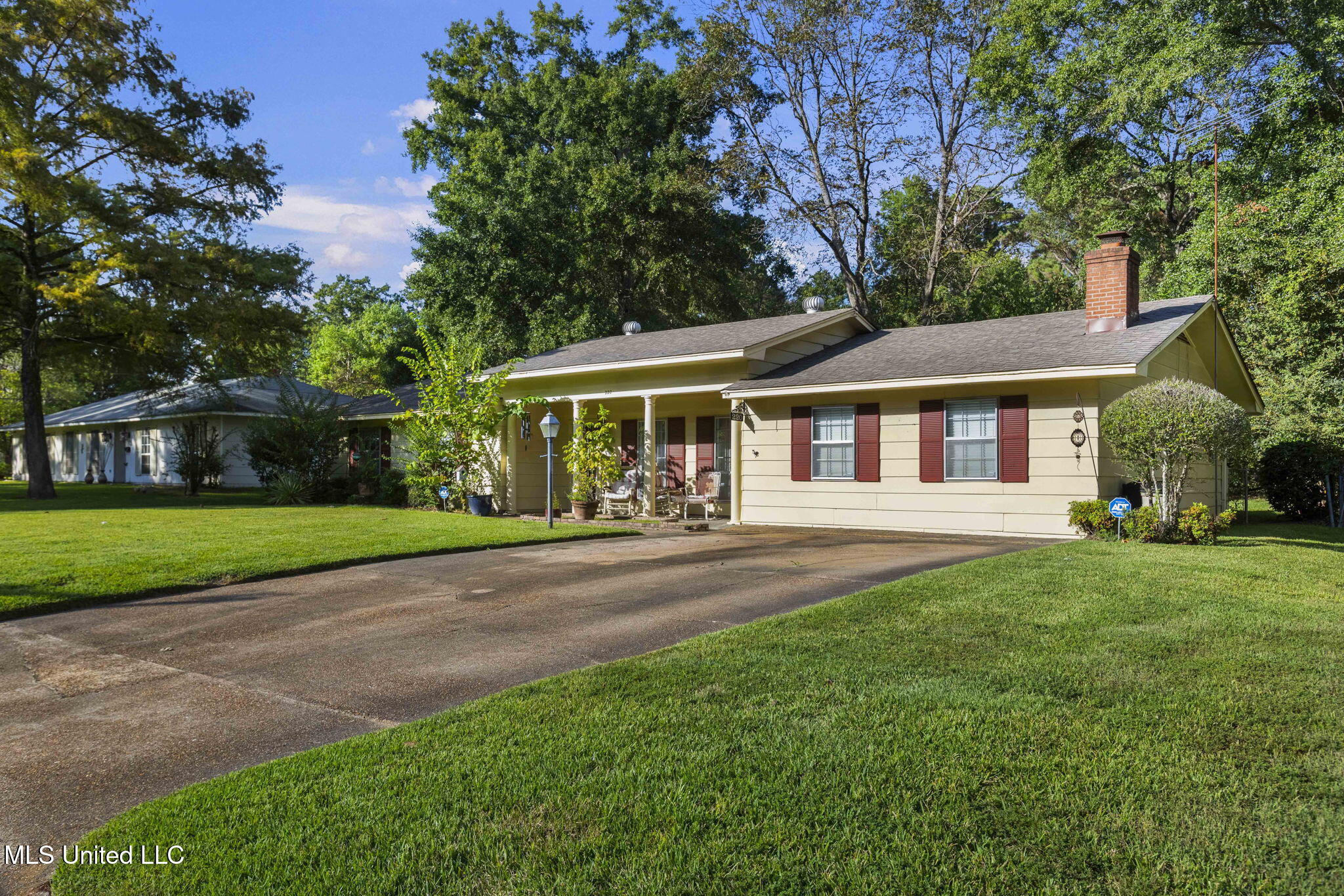 220 Beechcrest Drive Jackson, MS 39211 - Photo 2 of 37 3-web-or-mls-220 Beechcrest-3