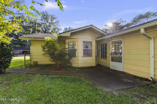 $149,500 | 220 Beechcrest Drive, Jackson, MS 39211