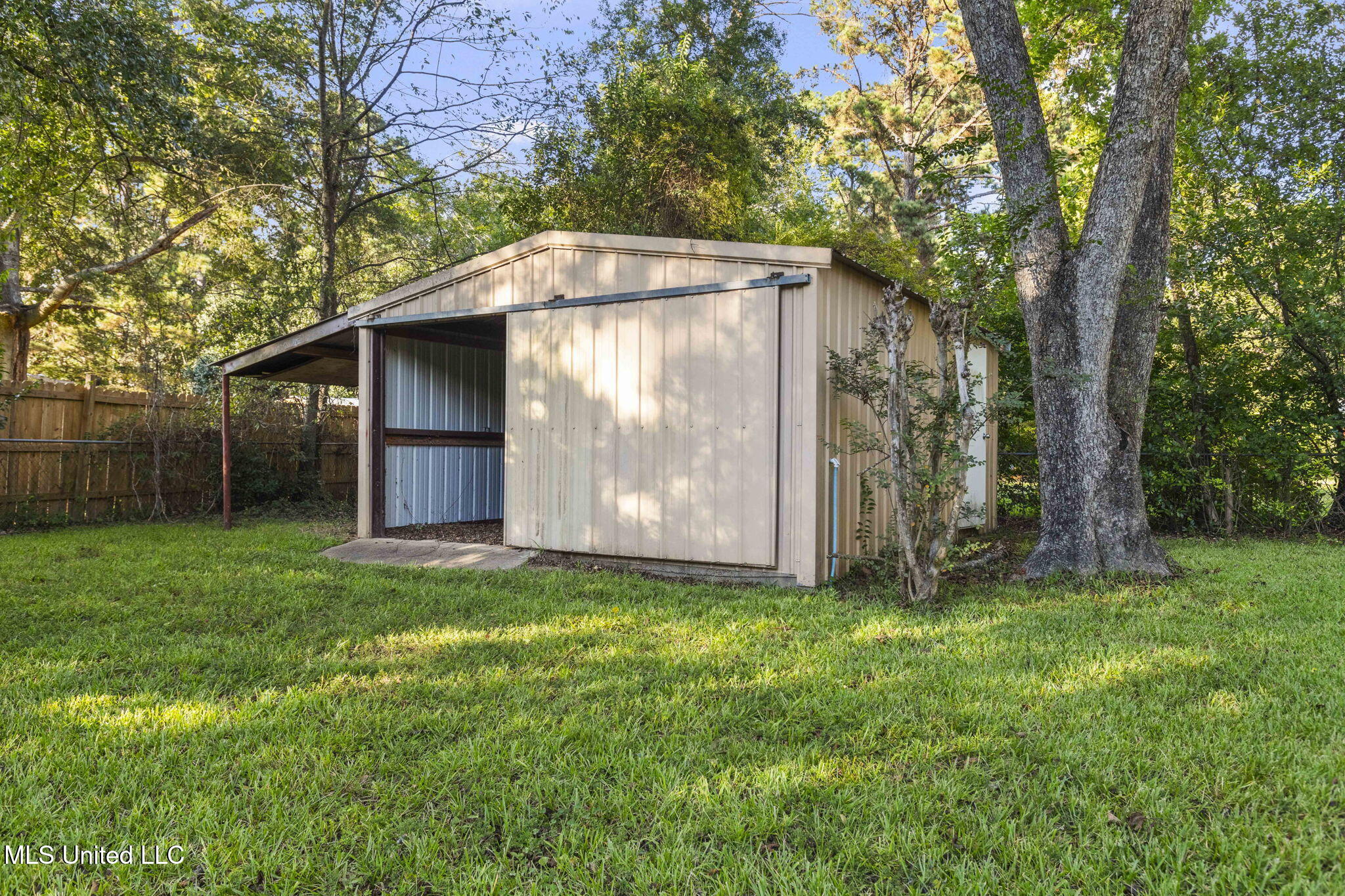 220 Beechcrest Drive Jackson, MS 39211 - Photo 36 of 37 40-web-or-mls-220 Beechcrest-40