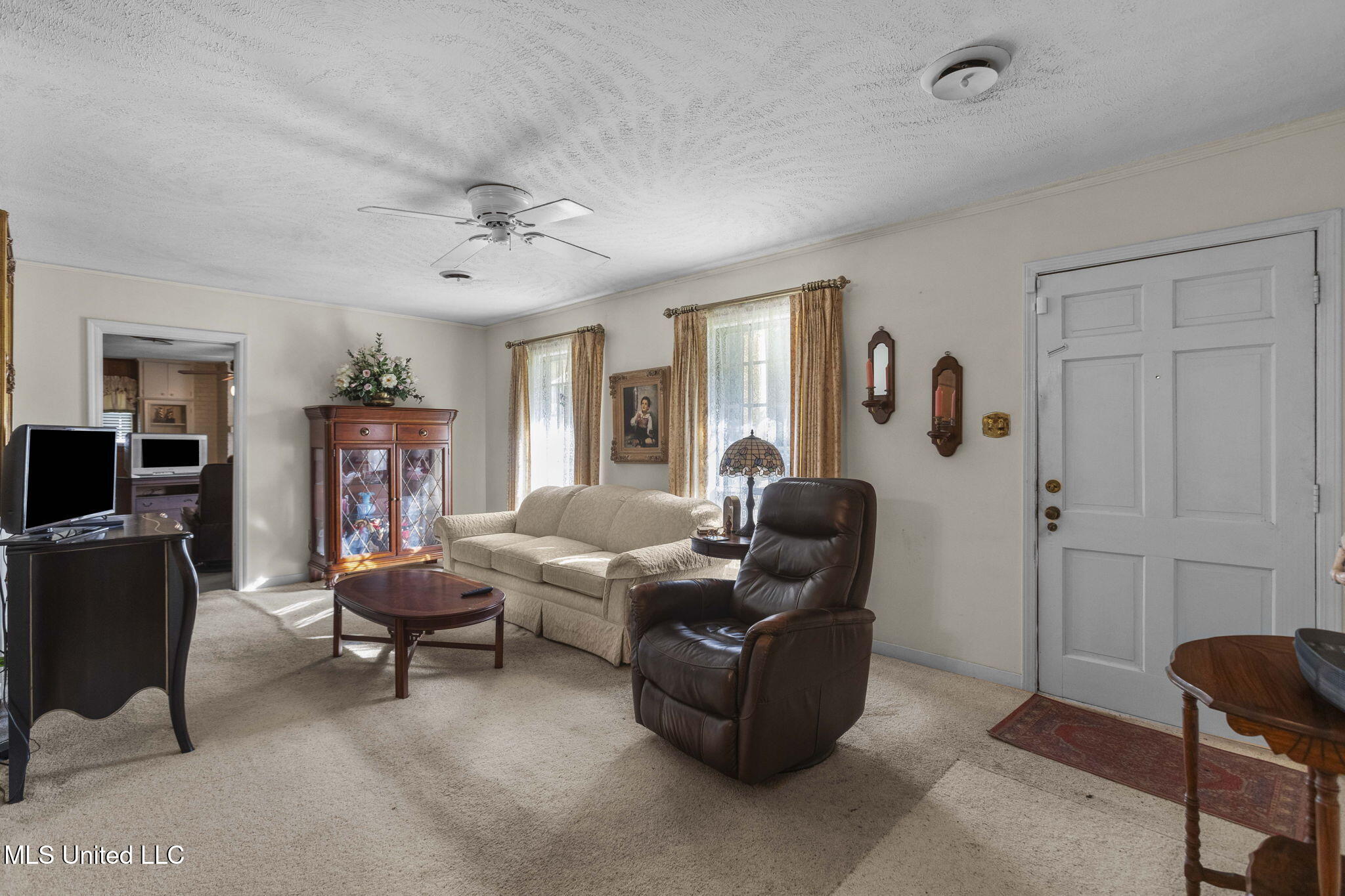 220 Beechcrest Drive Jackson, MS 39211 - Photo 6 of 37 6-web-or-mls-220 Beechcrest-6