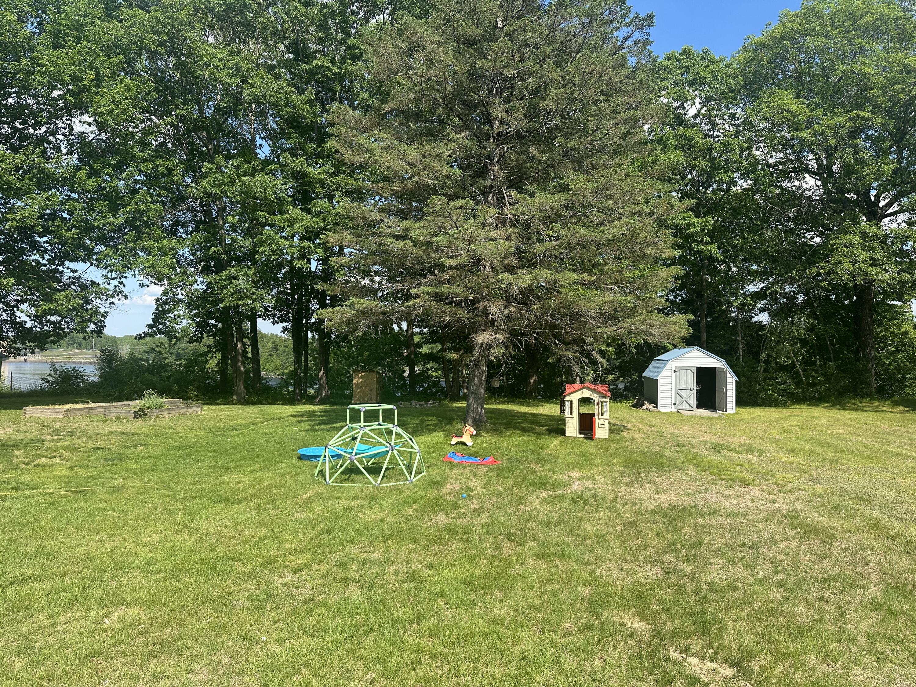 37 Penobscot Avenue Howland, ME 04448 - Photo 5 of 31 IMG_8734