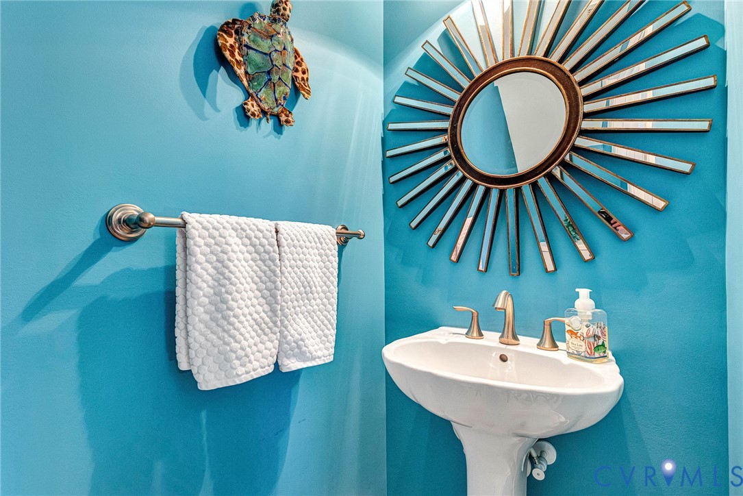 5221 Preston Square Loop Glen Allen, VA 23059 - Photo 10 of 30 a bathroom with a sink a mirror and a toilet