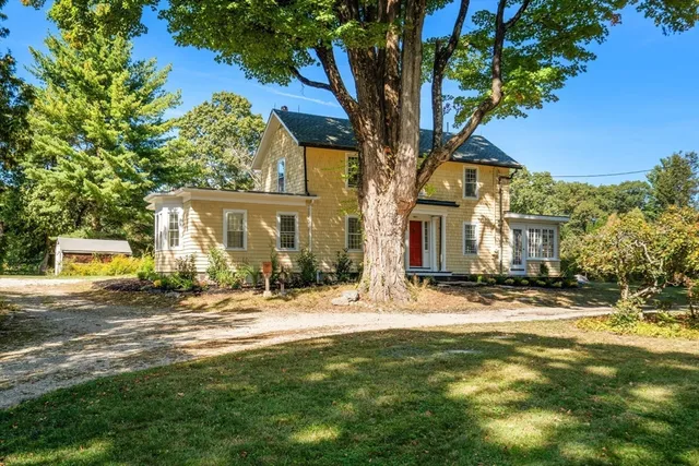 a view of a house with a yard