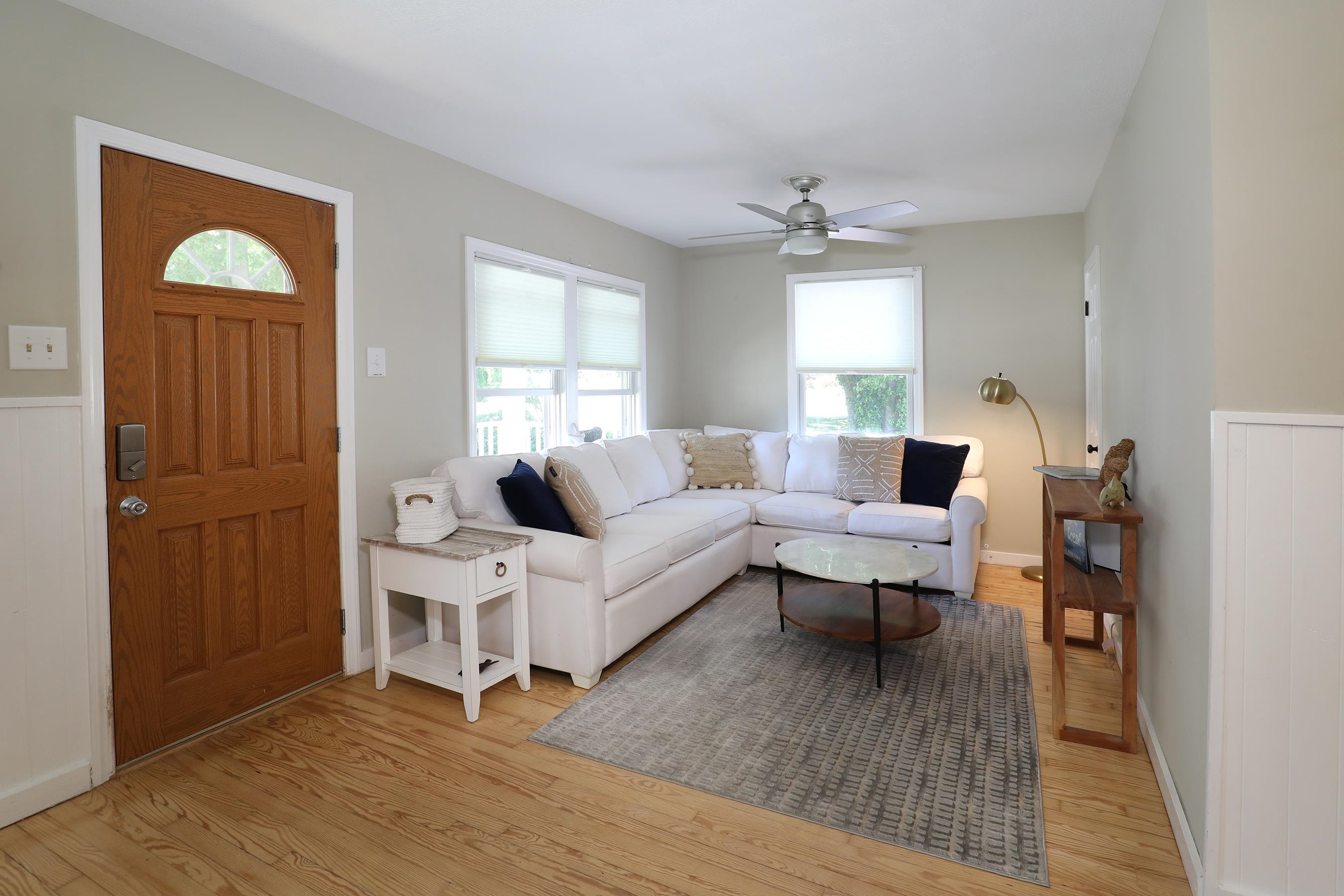 21 Beverly Road Cape May, NJ 08204 - Photo 15 of 38 a living room with furniture a wooden floor and a window