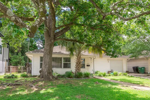 $2,300 | 1337 Martin Street, Houston, TX 77018