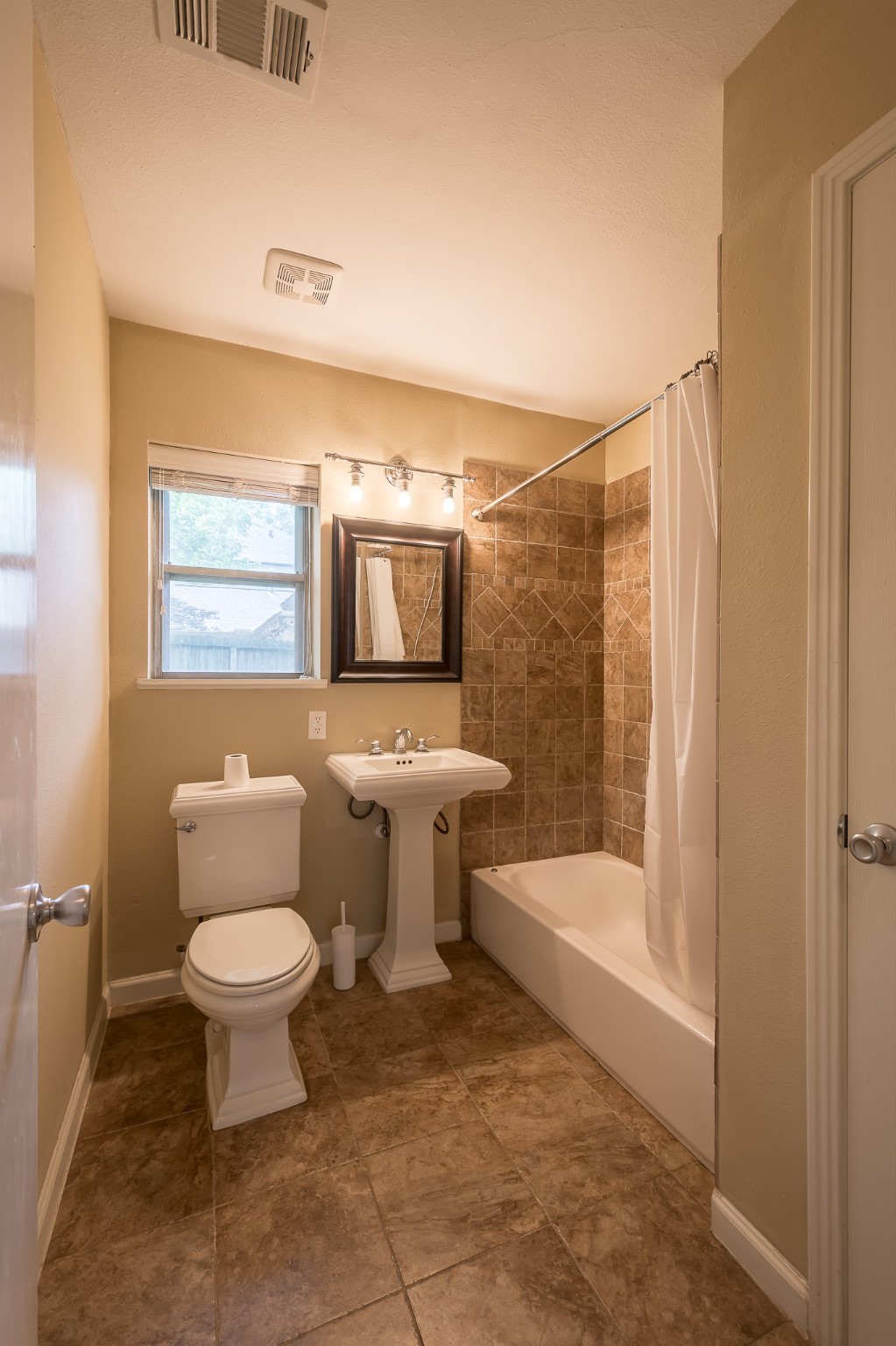 1337 Martin Street Houston, TX 77018 - Photo 14 of 17