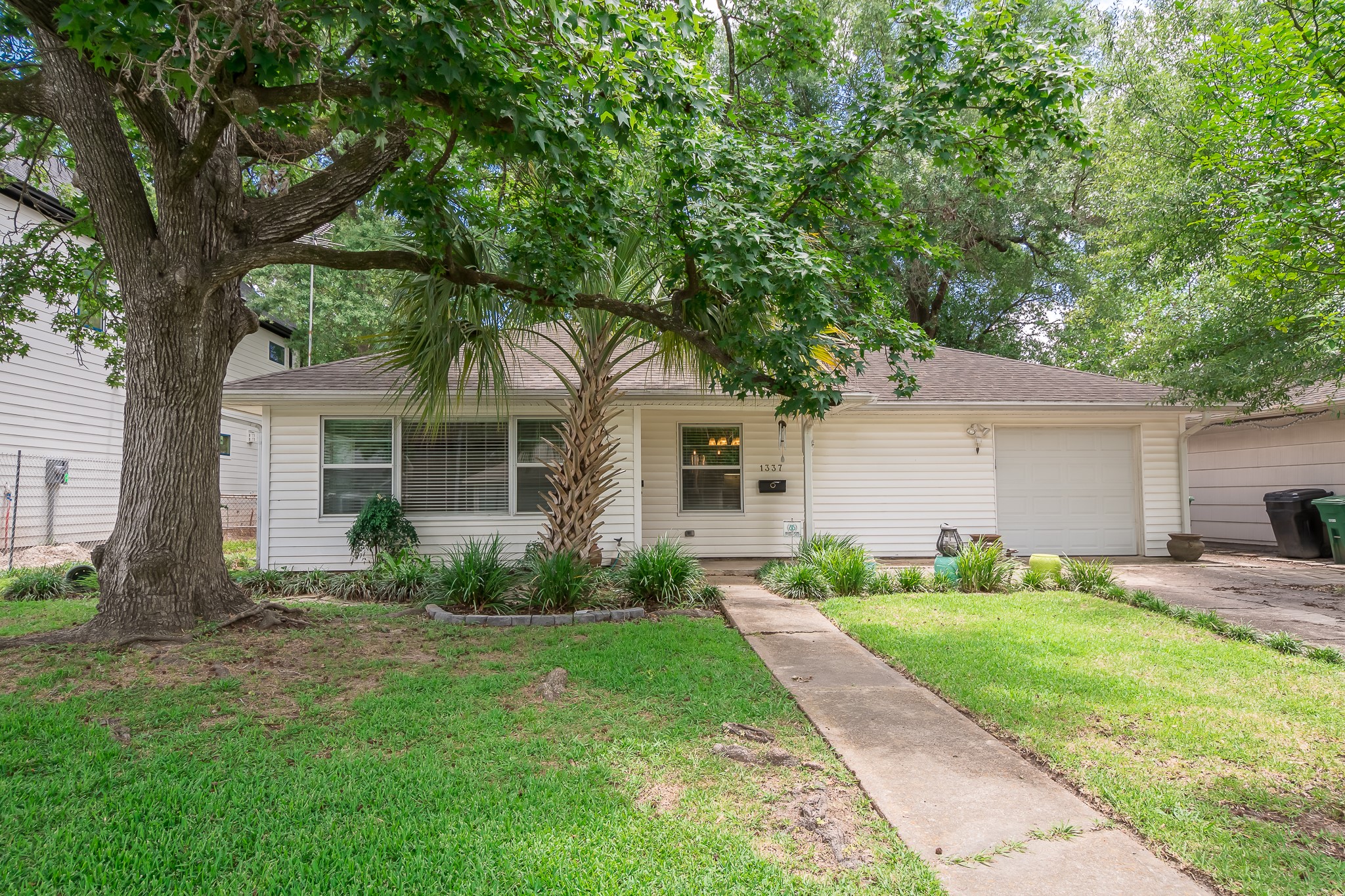 1337 Martin Street Houston, TX 77018 - Photo 2 of 17