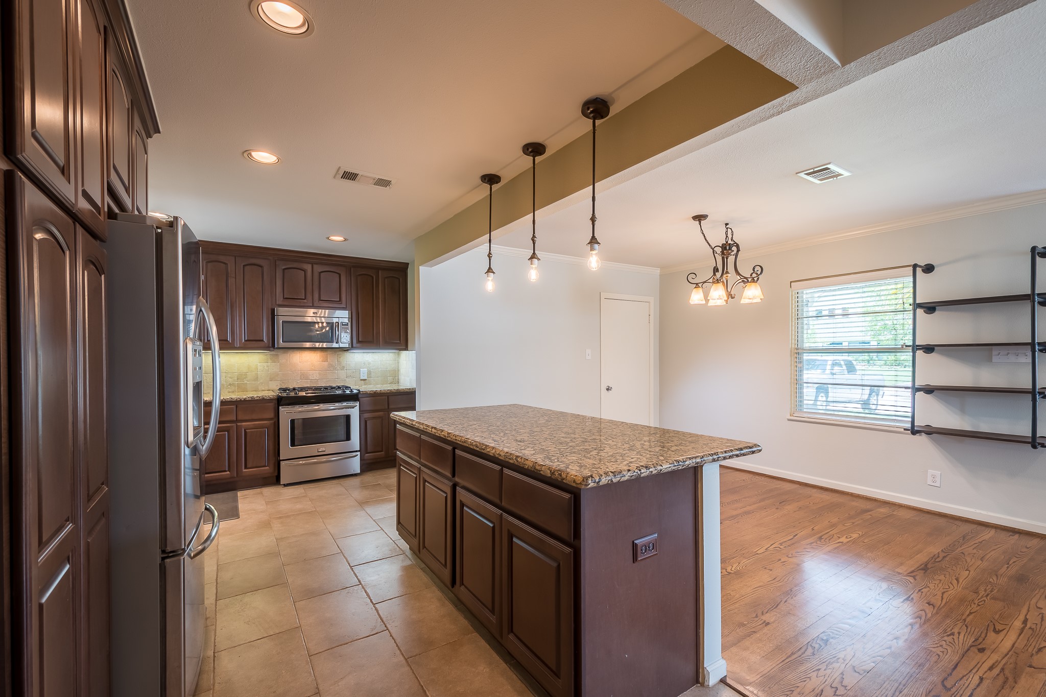 1337 Martin Street Houston, TX 77018 - Photo 9 of 17