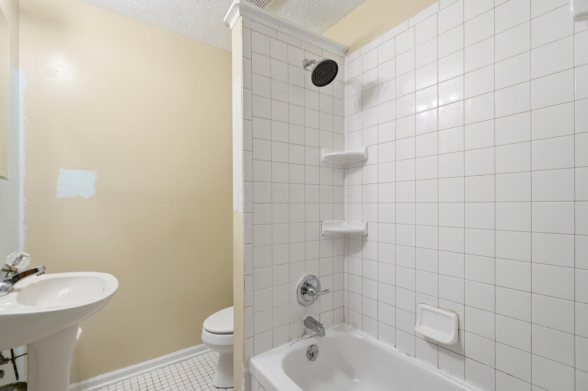 36 North Spring Road Westerville, OH 43081 - Photo 26 of 47 Hall Full Bath