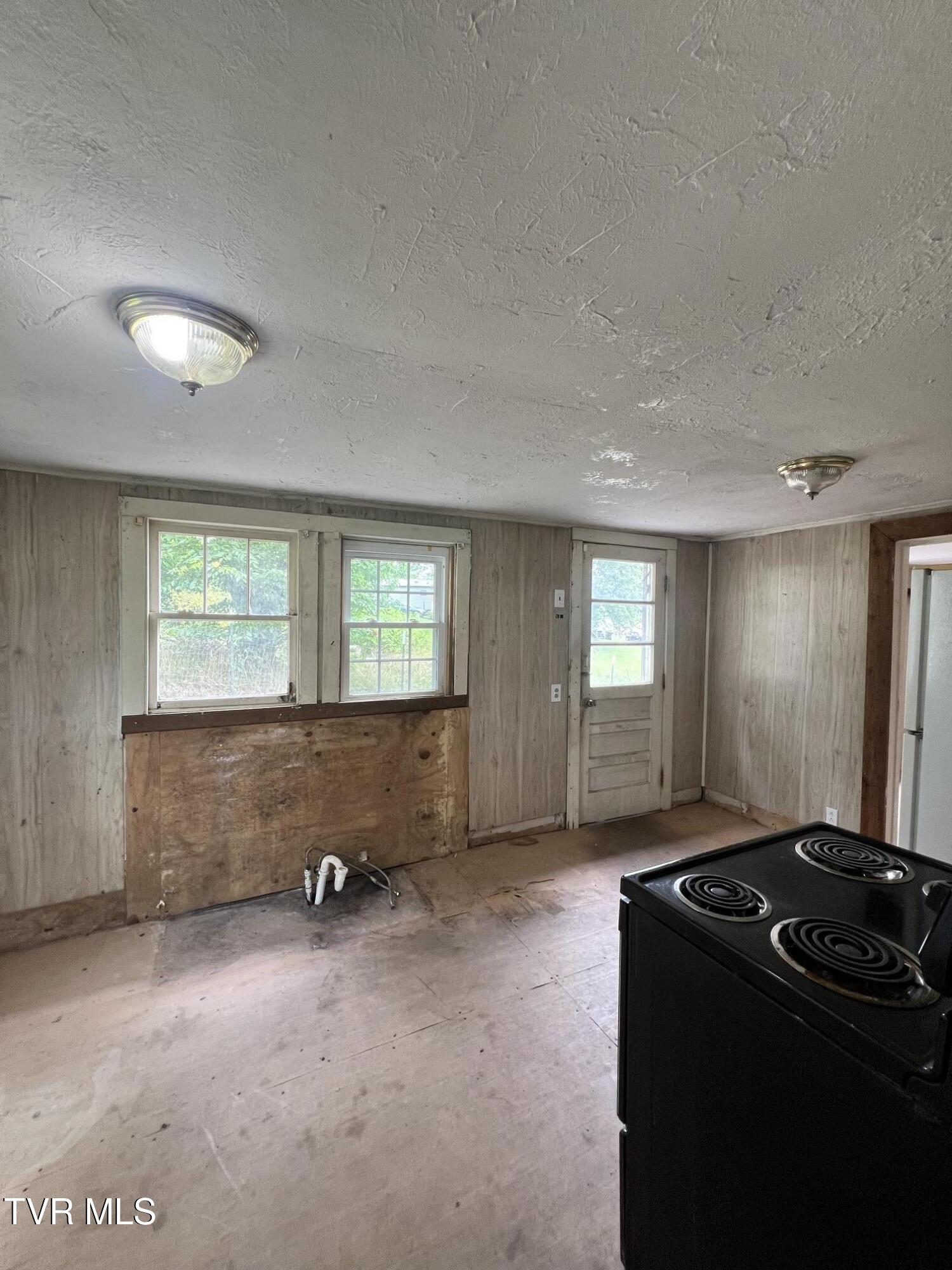 113 Sycamore Street Greeneville, TN 37745 - Photo 5 of 12 Kitchen.