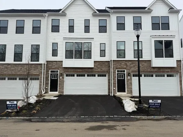 $859,990 | 4 Lafayette Lane, Towaco, NJ 07082