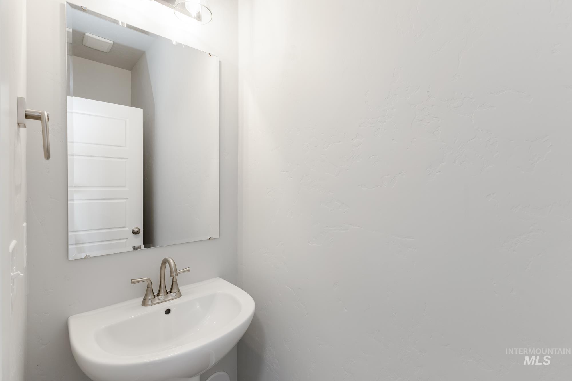 4166 East Kalinga Street Meridian, ID 83642 - Photo 10 of 22 Bathroom with a sink
