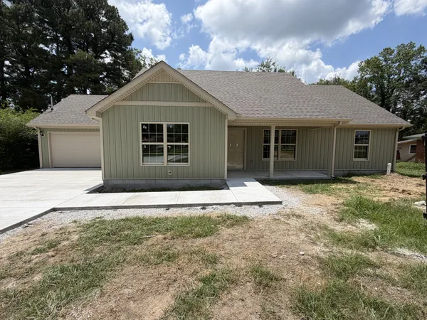 $364,900 | 257 Hendrixson Drive, Manchester, TN 37355