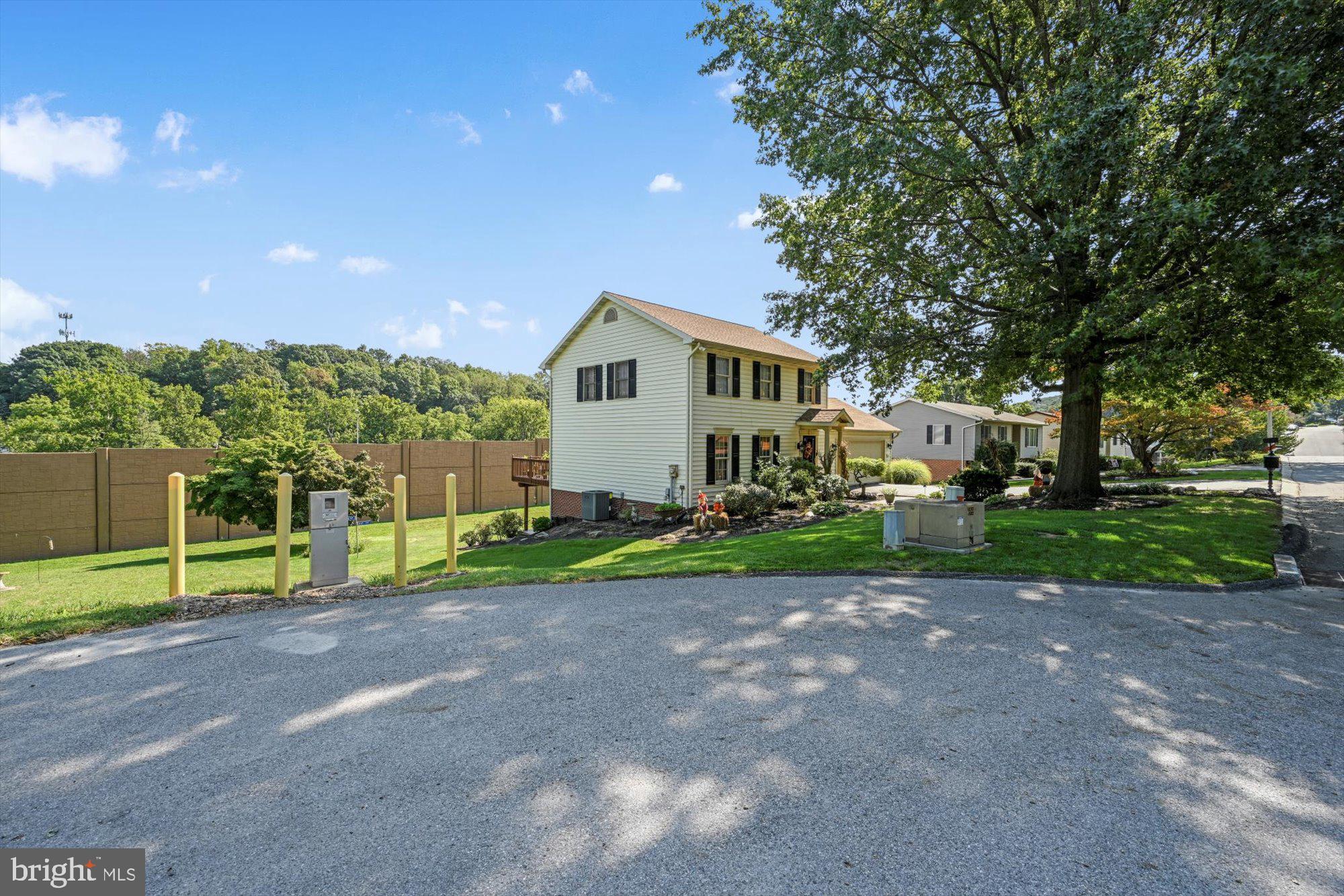 1471 Randow Road York, PA 17403 - Photo 4 of 36 Gallery Image 4