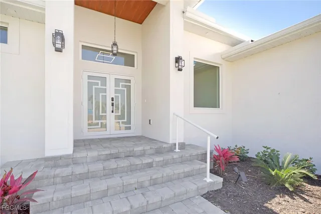 a view of a house with backyard and porch