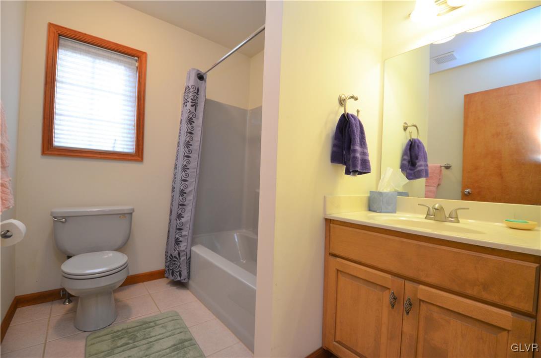 160 Davis Circle Bushkill, PA 18324 - Photo 13 of 22 Gallery Image 13