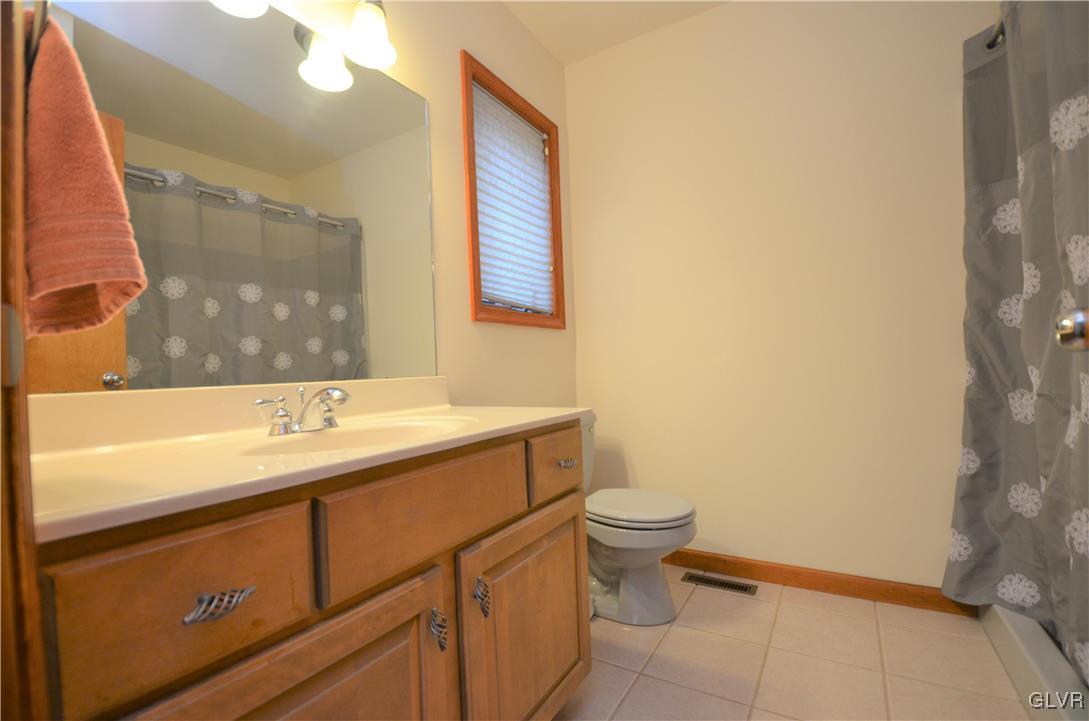 160 Davis Circle Bushkill, PA 18324 - Photo 16 of 22 Gallery Image 16
