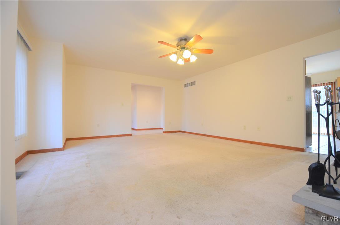 160 Davis Circle Bushkill, PA 18324 - Photo 6 of 22 Gallery Image 6