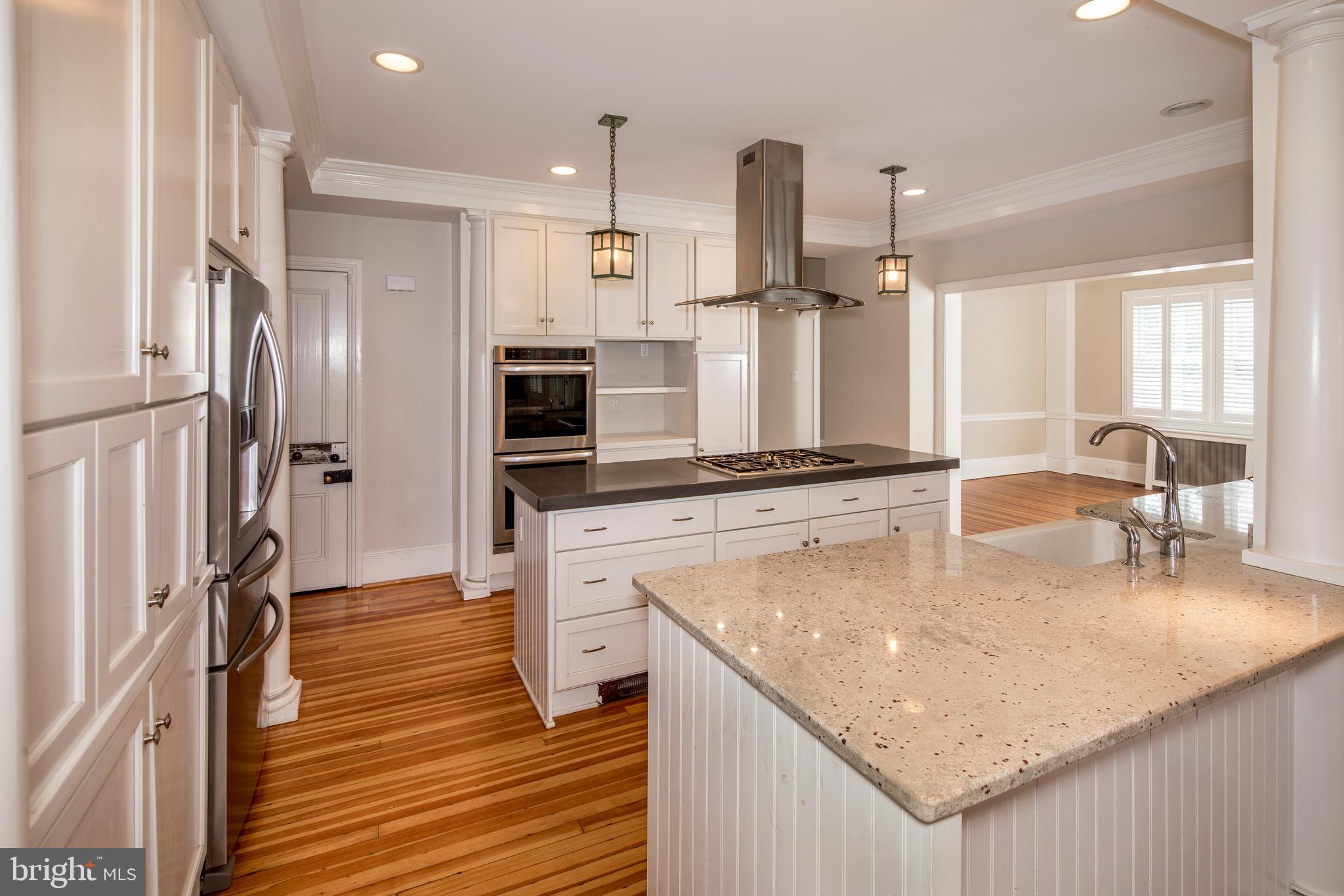 321 Baintree Road Bryn Mawr, PA 19010 - Photo 19 of 33 Country Kitchen with breakfast bar