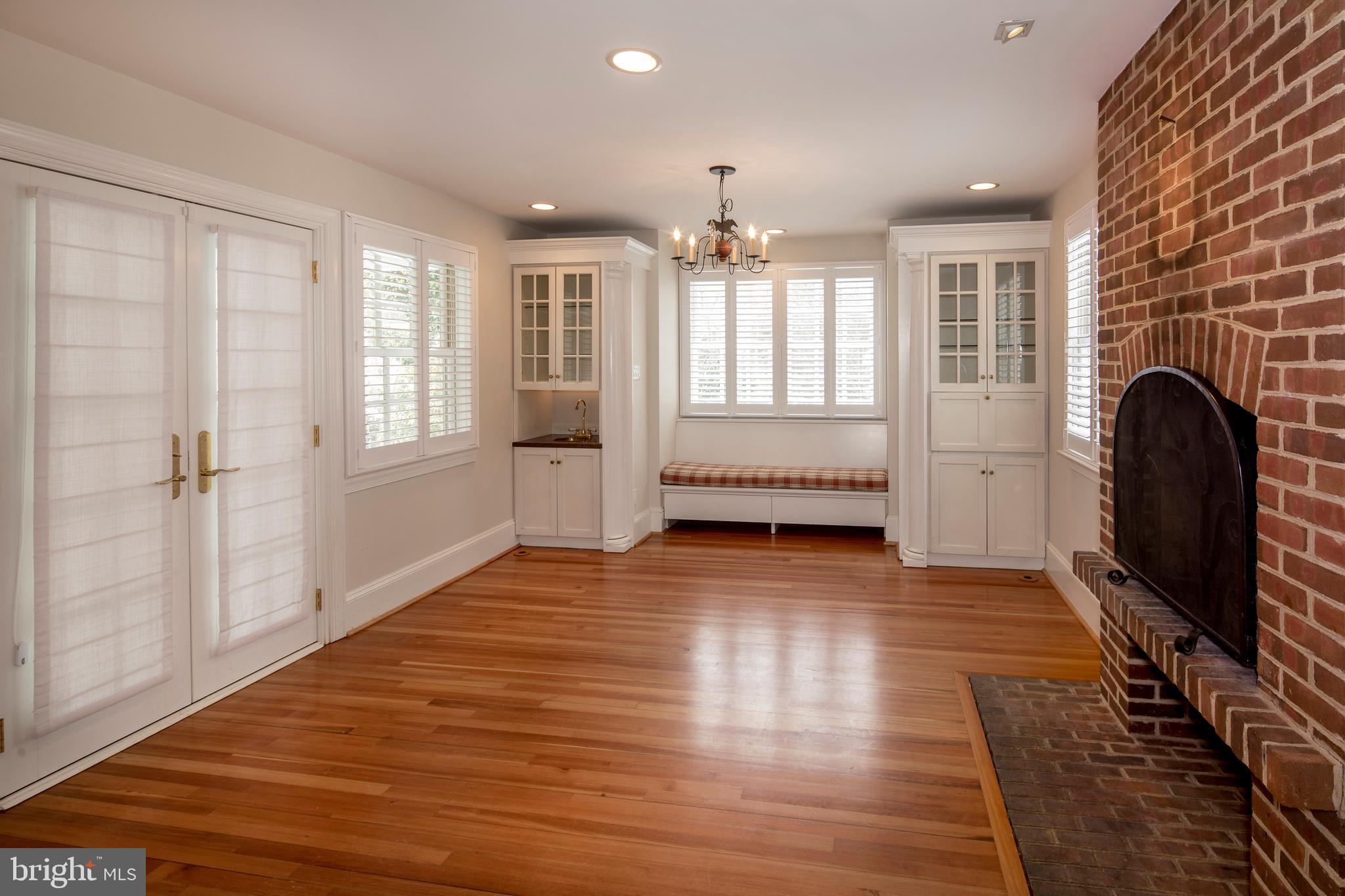 321 Baintree Road Bryn Mawr, PA 19010 - Photo 20 of 33 Country Kitchen Breakfast Room with sitting area