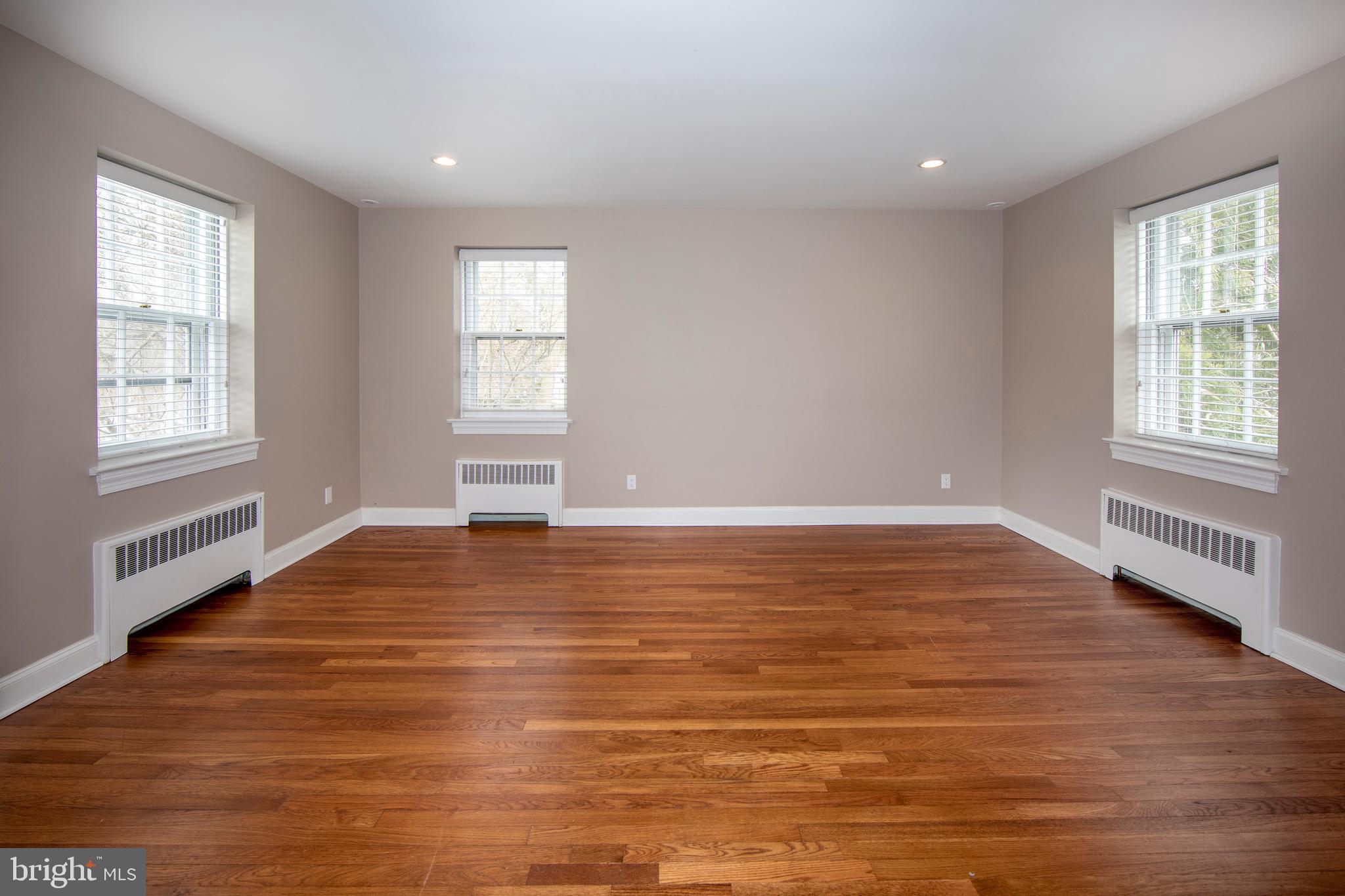 321 Baintree Road Bryn Mawr, PA 19010 - Photo 29 of 33 Bed 4 En-suite with bath