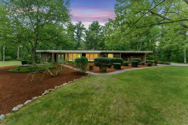 $650,000 | 709 Walnut Plain Road, Rochester, MA 02770