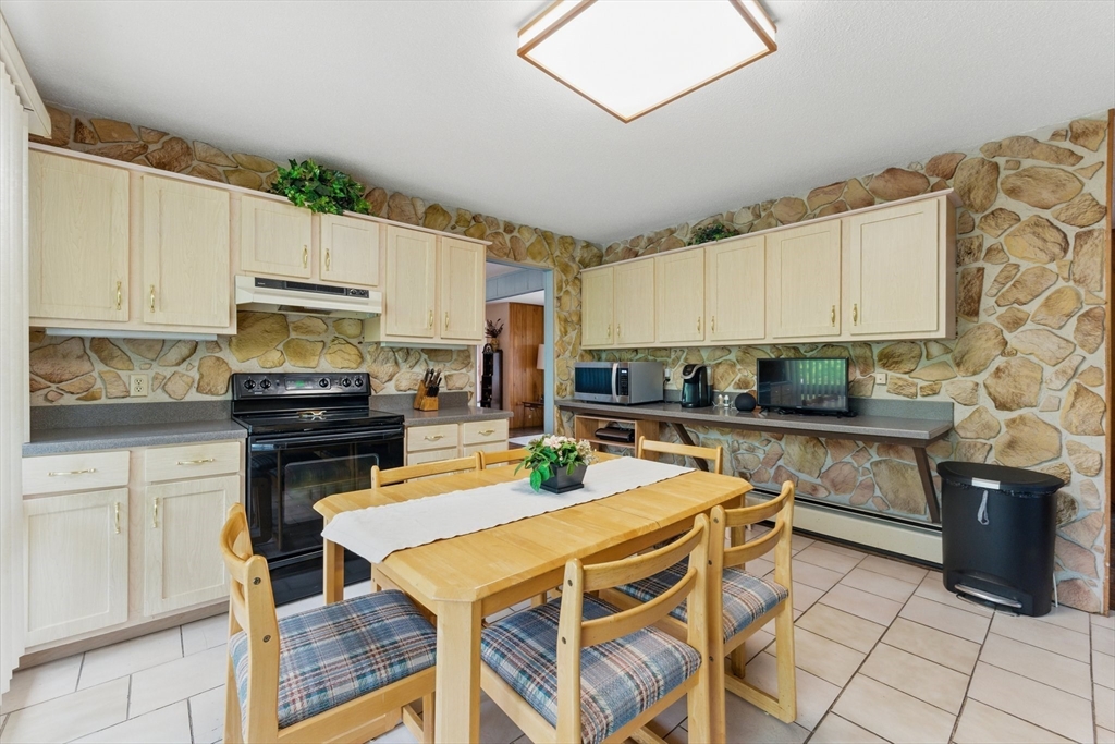 709 Walnut Plain Road Rochester, MA 02770 - Photo 12 of 41