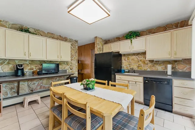 $650,000 | 709 Walnut Plain Road, Rochester, MA 02770