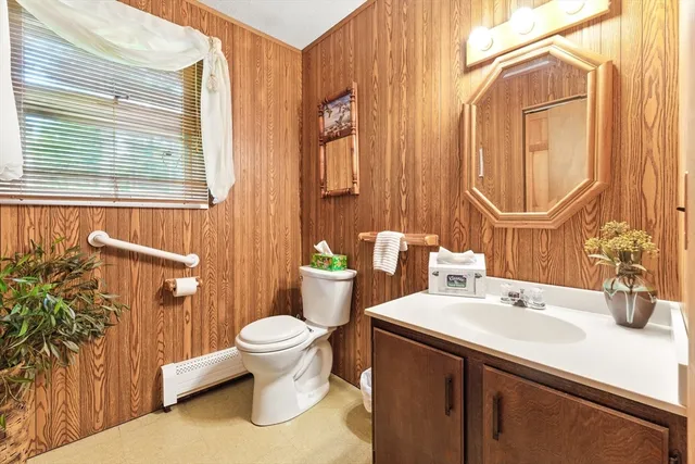 $650,000 | 709 Walnut Plain Road, Rochester, MA 02770