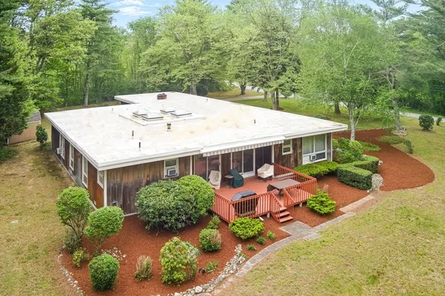 $650,000 | 709 Walnut Plain Road, Rochester, MA 02770