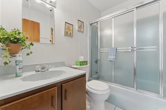 $650,000 | 709 Walnut Plain Road, Rochester, MA 02770