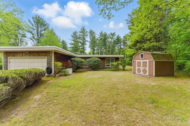 $650,000 | 709 Walnut Plain Road, Rochester, MA 02770