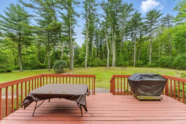 $650,000 | 709 Walnut Plain Road, Rochester, MA 02770