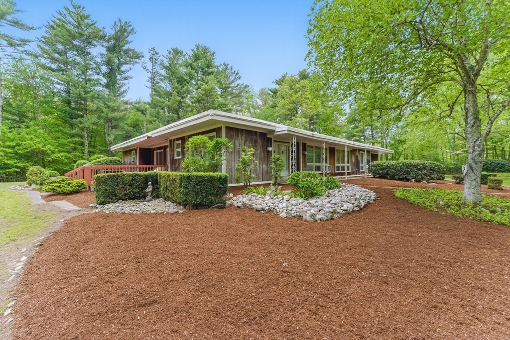 709 Walnut Plain Road Rochester, MA 02770 - Photo 7 of 41