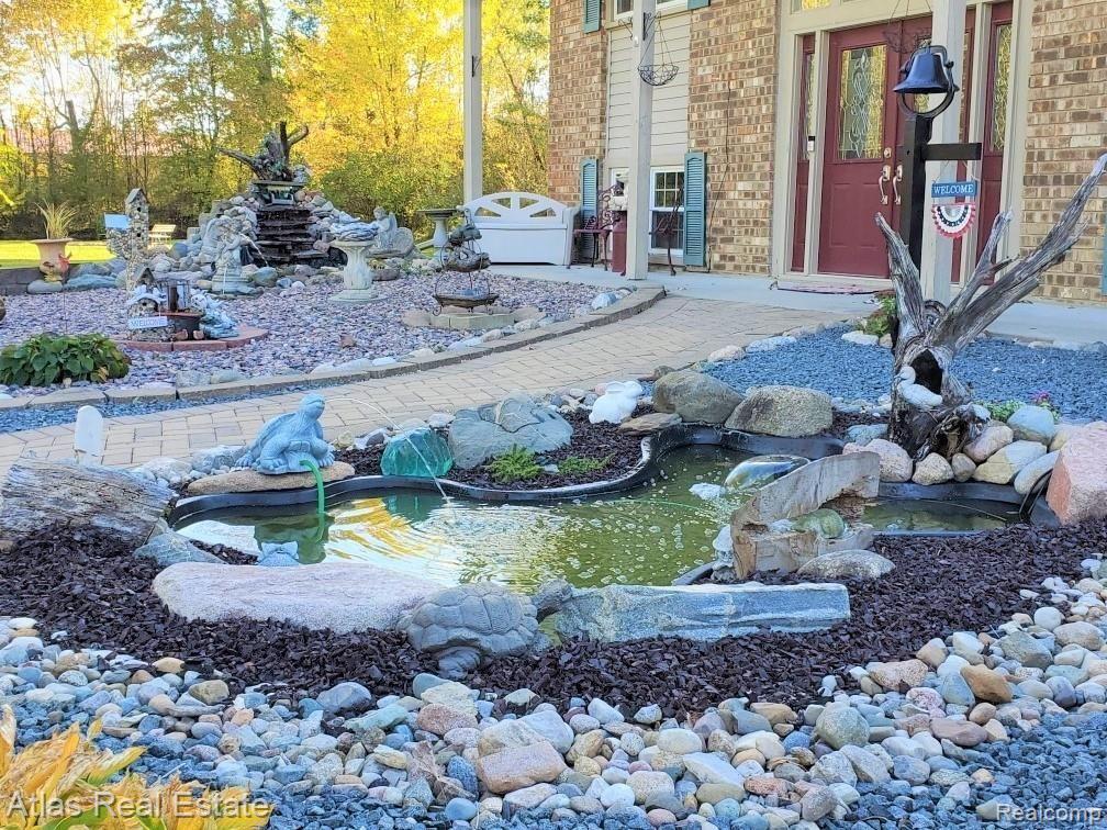 9386 Washburn Road Goodrich, MI 48438 - Photo 4 of 35 landscaping.jpg