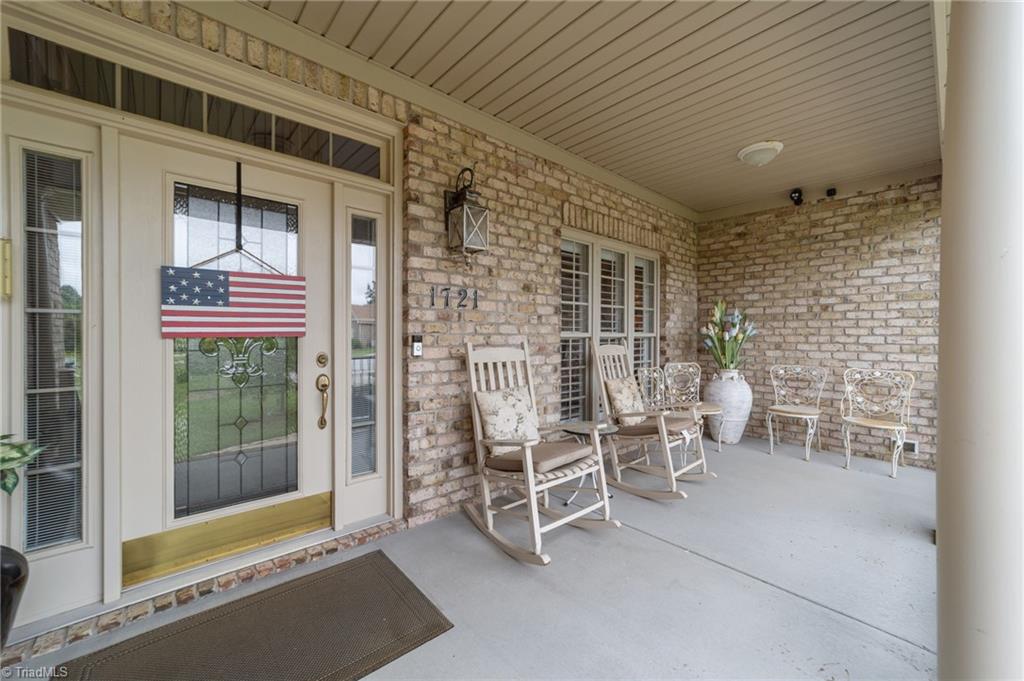 1721 Gentry Court High Point, NC 27265 - Photo 5 of 50 Gallery Image 5