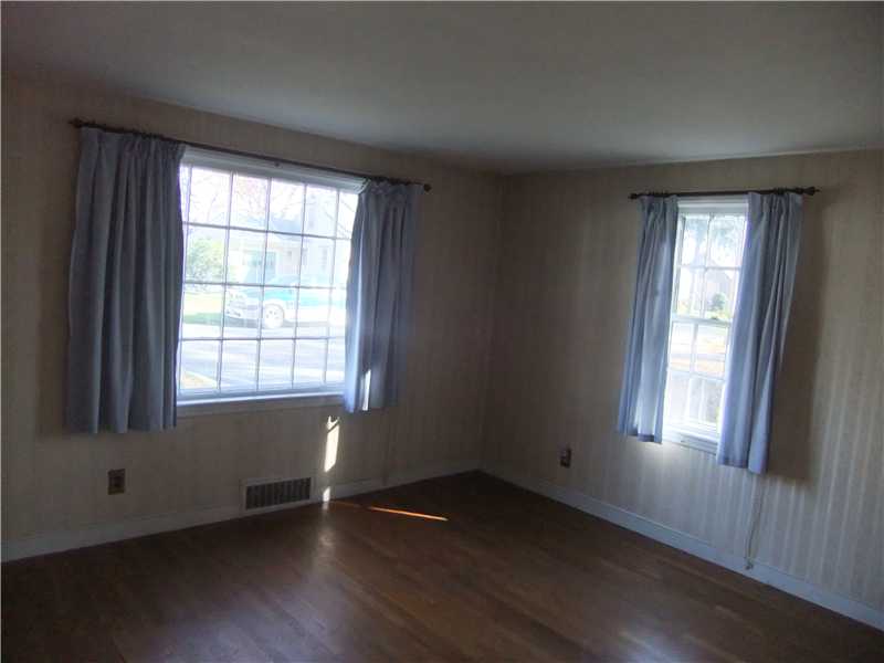 46 Haverford Road Warwick, RI 02886 - Photo 3 of 8 Living Room.