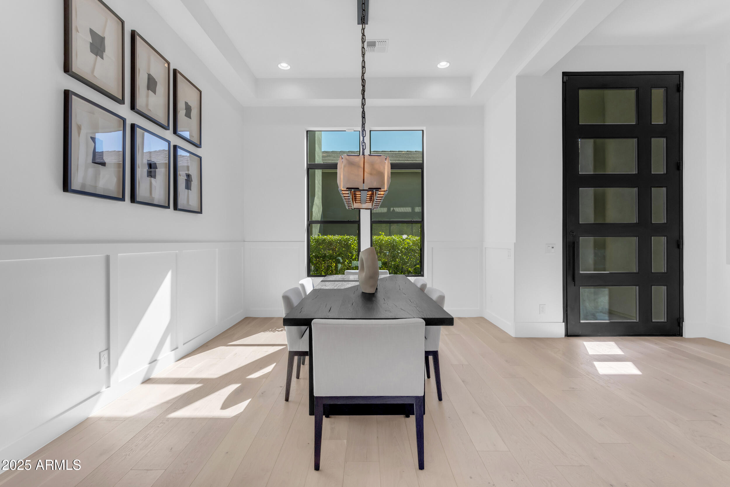 2580 East Country Shadows Street Gilbert, AZ 85298 - Photo 9 of 94 a room with furniture and a window