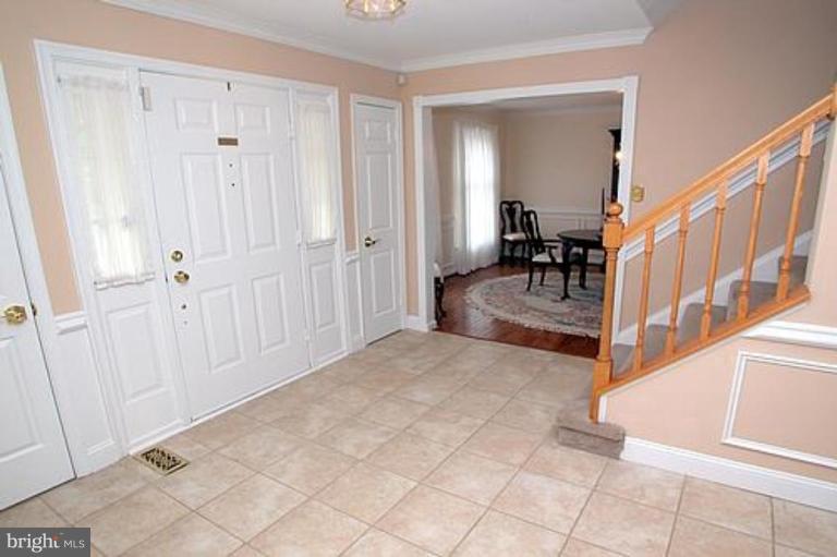 10368 Boca Raton Drive Ellicott City, MD 21042 - Photo 21 of 30 Entrance / Foyer