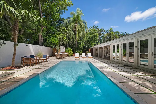 a view of a house with backyard and sitting area